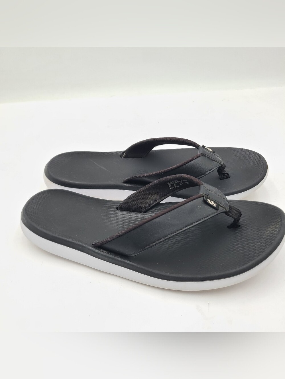 B41 Nike Bella Kai Women's Flip Flop Sandals Black/White AO3622-002 Sz 9